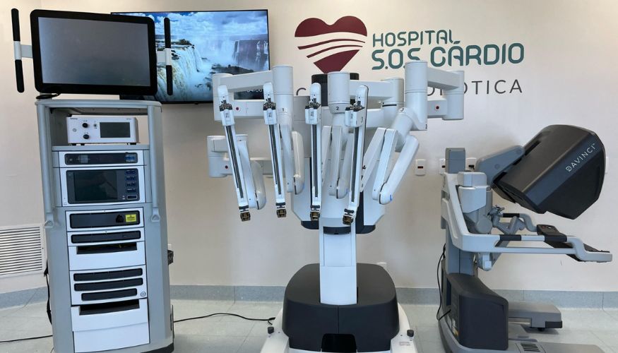 Cirurgia cardíaca robótica estreia em Florianópolis com tecnologia Da Vinci X