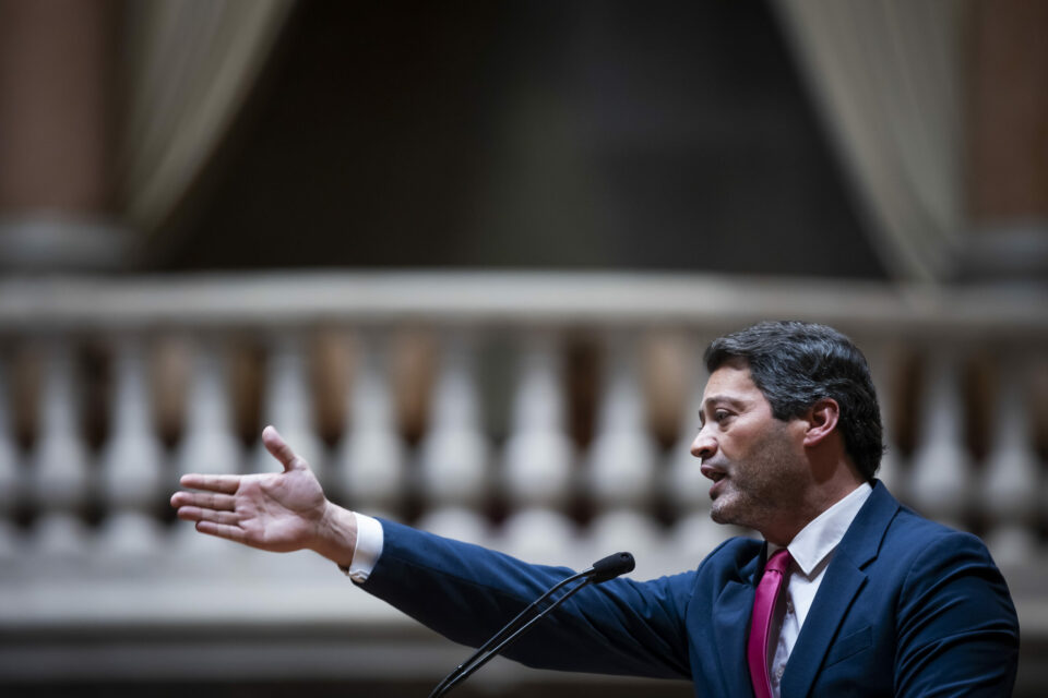 "Não vale a pena baixar o IRC " se ISP aumenta, refere André Ventura