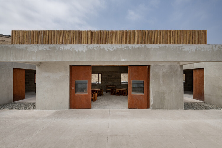Escola Ninho Modular em Ancón: A Linhagem de Davi II / cotacero - Fotografia de Exterior, Concreto