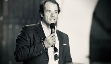 Siga-nos no Google News