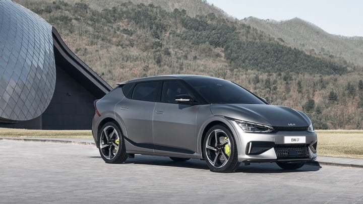 Kia EV6, modelo com menor degradação da bateria, segundo o estudo da Kvdbil.