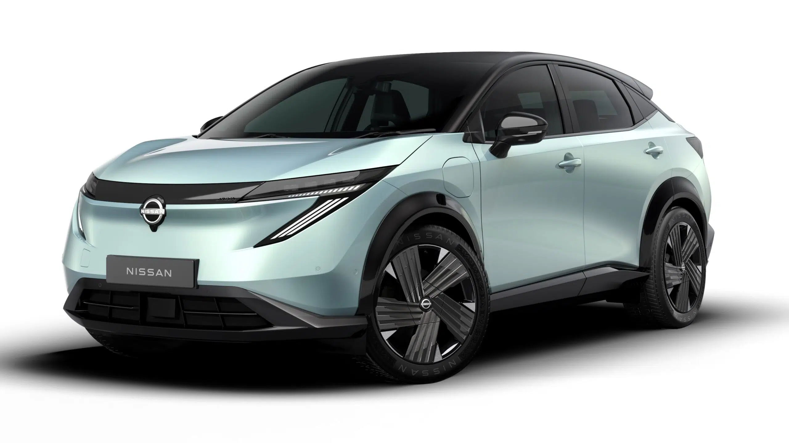 Nissan Ariya 2026, frente 3/4