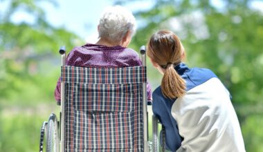 Projeto-piloto do SUS testa ‘terapia’ para quem cuida de familiar com demência; veja como funciona