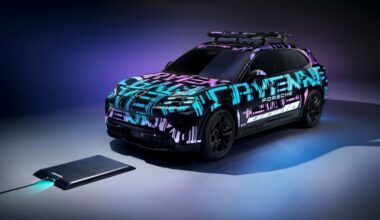 Novo Porsche Cayenne carrega como um telemóvel gigante com 1000 cv