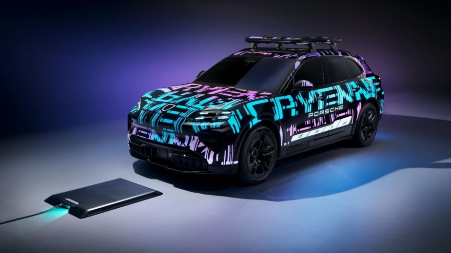 Novo Porsche Cayenne carrega como um telemóvel gigante com 1000 cv