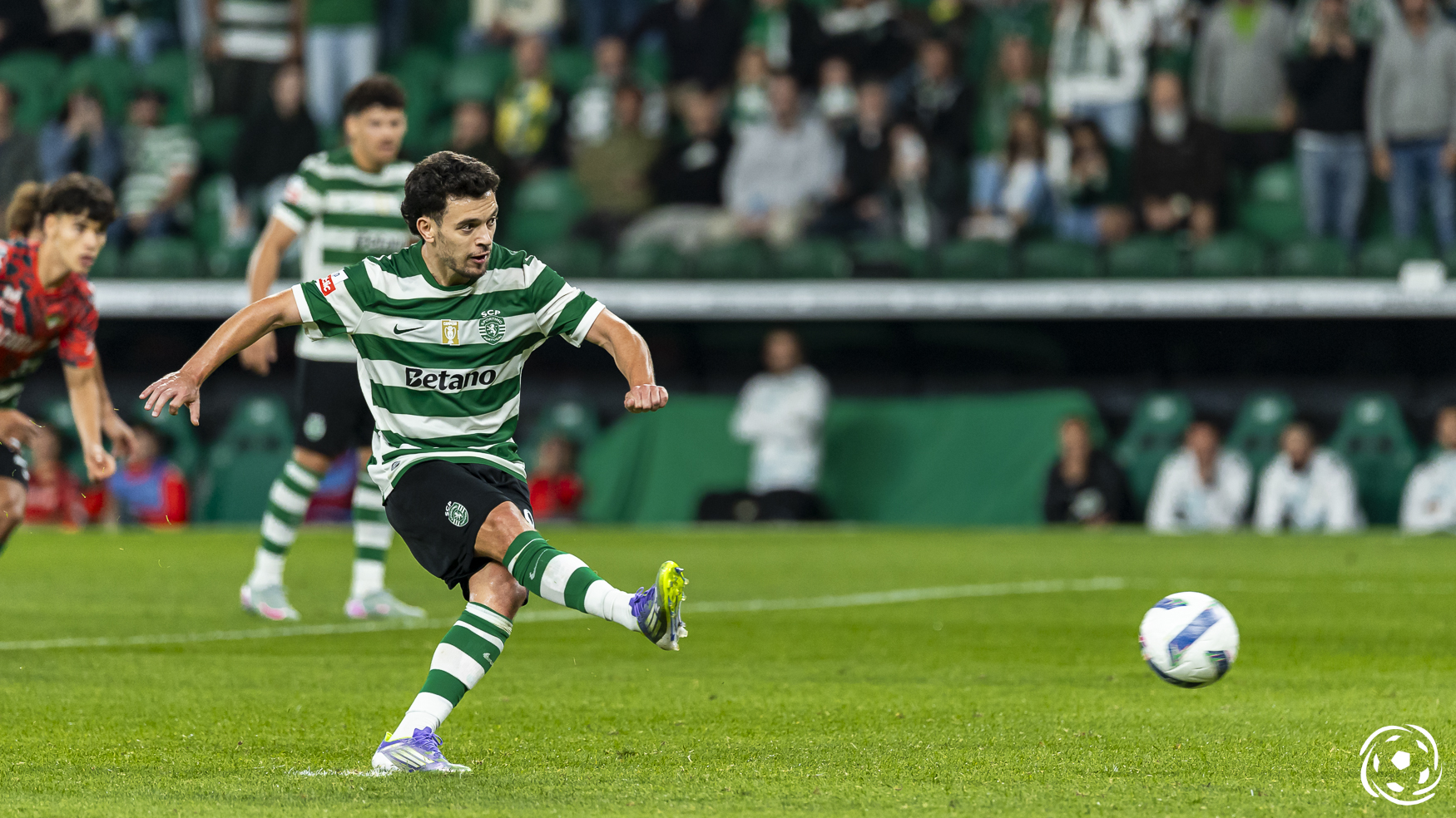 Pedro Gonçalves prepara-se para mudar de posição no próximo jogo do Sporting