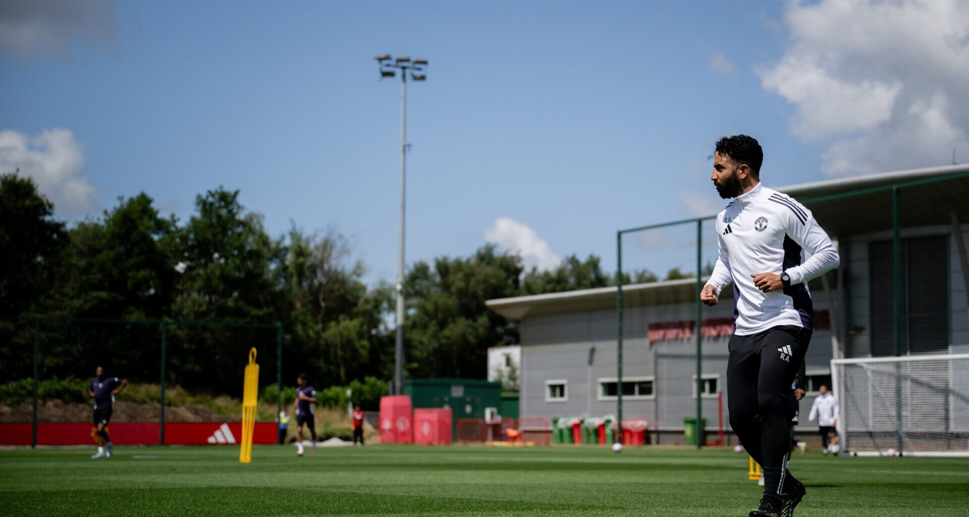 «Todos que trabalham no Manchester United têm de pensar assim»