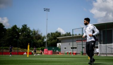 «Todos que trabalham no Manchester United têm de pensar assim»