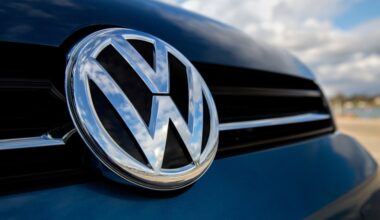 Vender parte dos ativos ou pedir aos bancos. Volkswagen precisa de 11 mil milhões para evitar crise em 2026