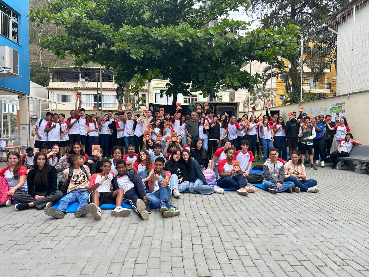Encontro literário com autor capixaba Edmar Zorzal inspira estudantes em Conceição do Castelo