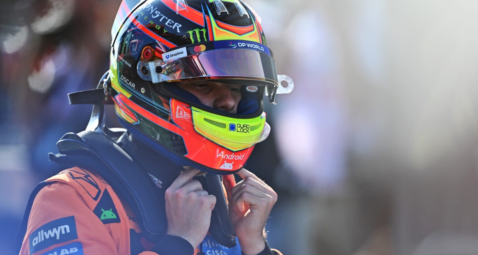 Piastri não participa de comemoração da McLaren em Singapura