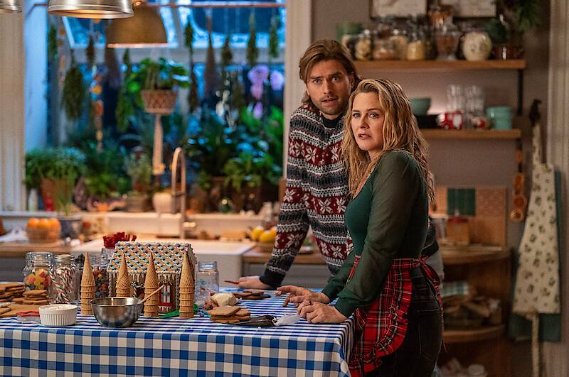Alicia Silverstone lida com o ex-marido no trailer da comédia romântica natalina 'A Merry Little Ex-Mas'