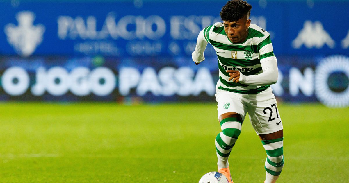 Sporting goleia Oriental com dois jogadores em grande plano