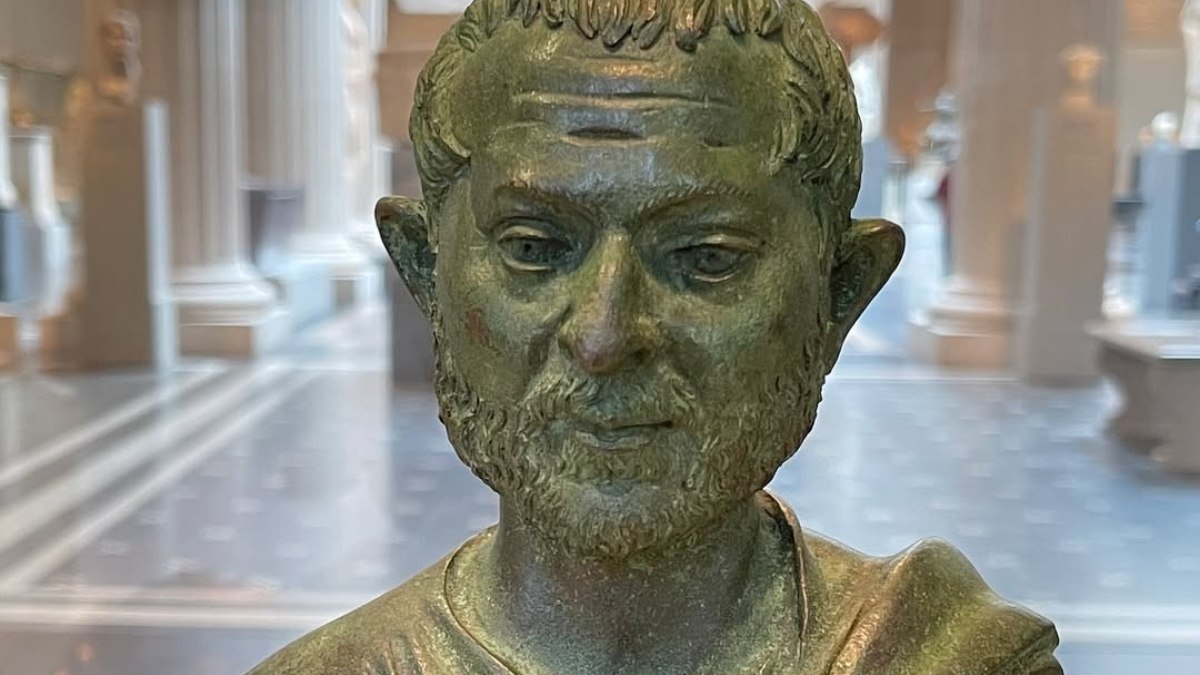 Internautas reagem a estátua romana parecida com Lula