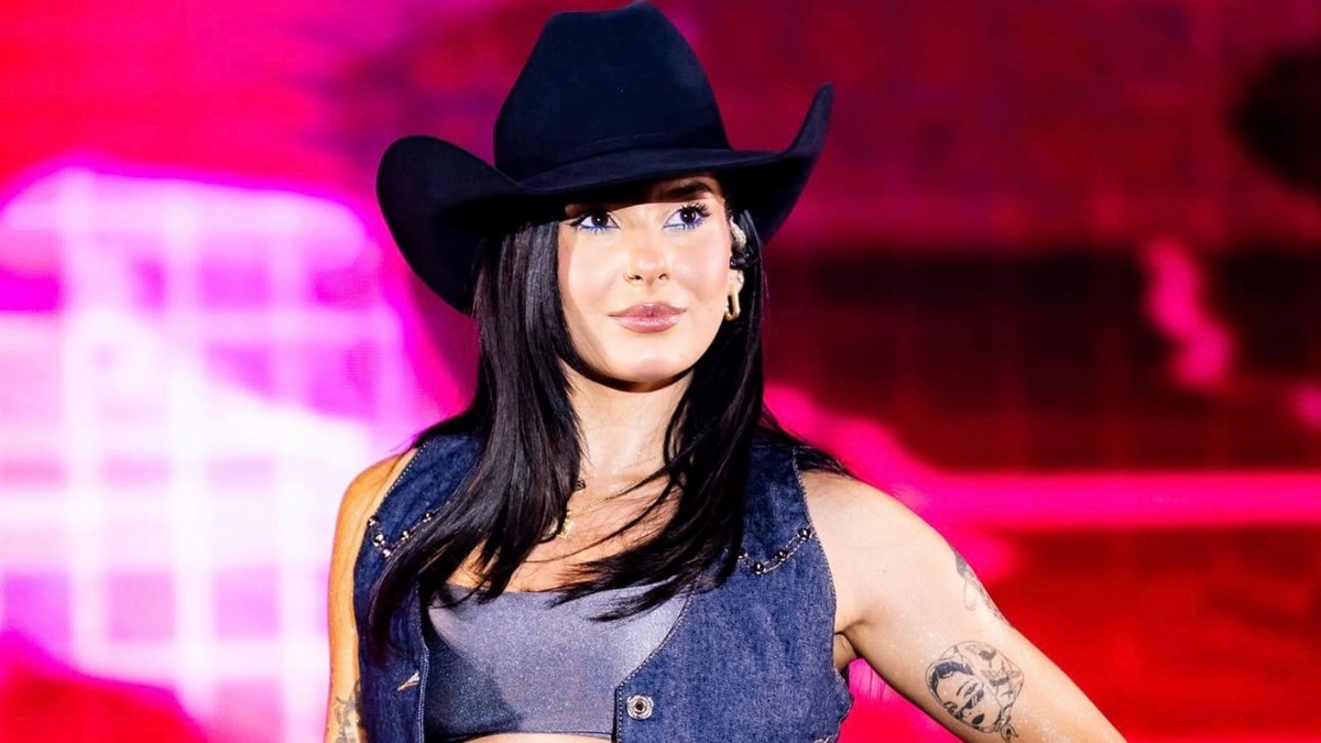 Ana Castela rebate críticas por 'não ser mais a mesma' e especialista explica por que mudar é necessário