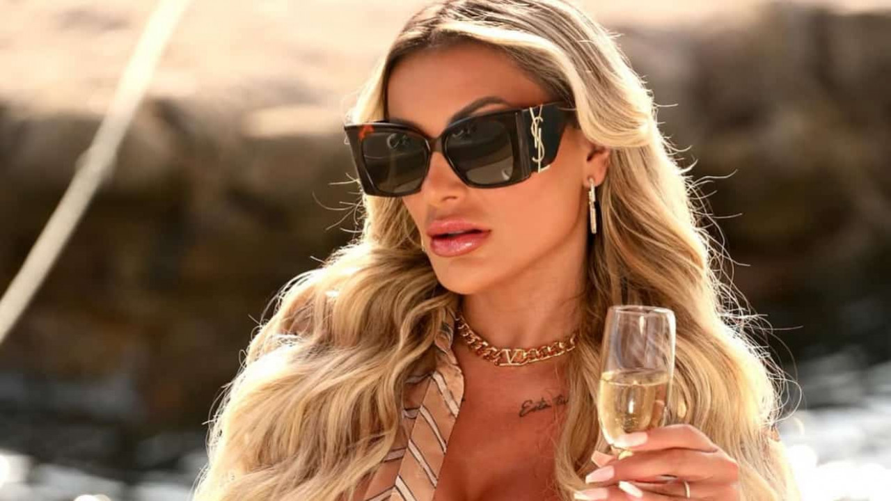 Andressa Urach se lança como funkeira e faz homenagem polêmica a Ayrton Senna