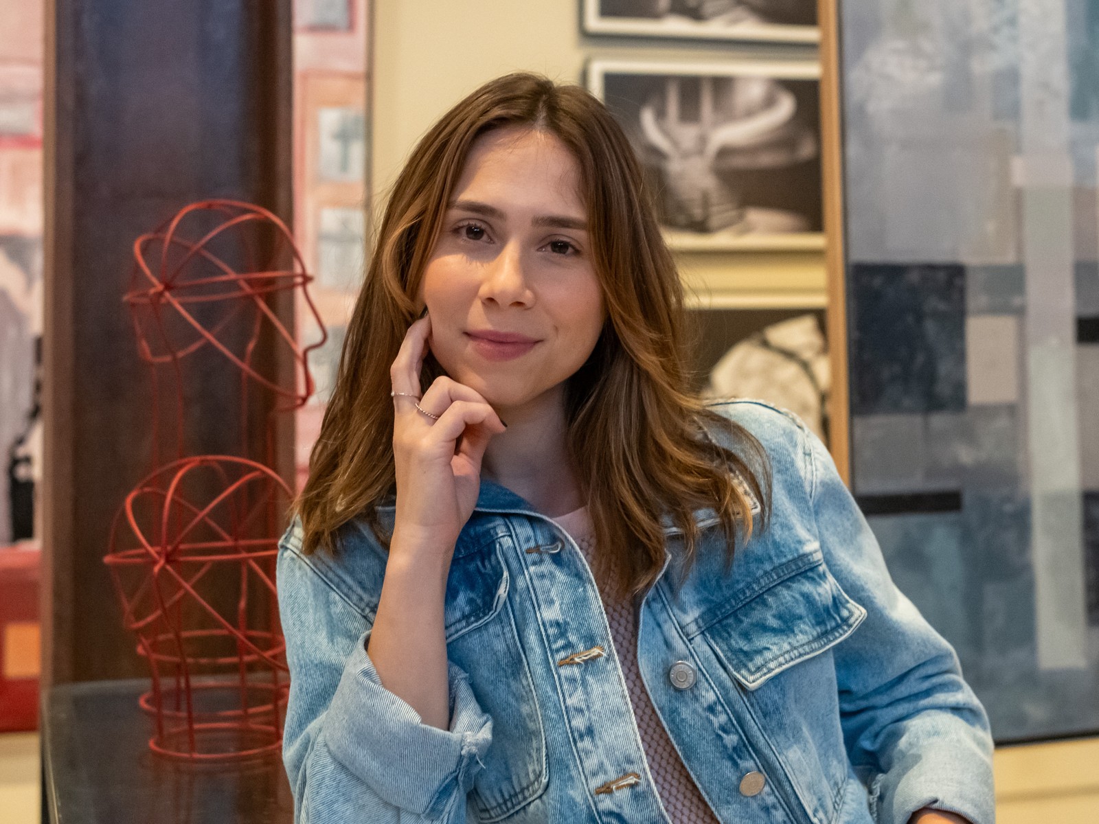 Lucélia (Daphne Bozaski) é sobrinha de Kasper (Miguel Falabella). Órfã de pai e mãe, tem preconceito com a prima, Maggye, e vai armar situações para prejudicá-la — Foto: Globo/ Estevam Avellar