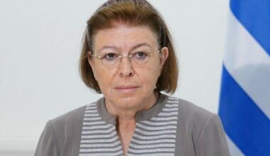 "Indiferença provocadora" e rosa da Barbie. Estalou o verniz entre a Grécia e o Reino Unido