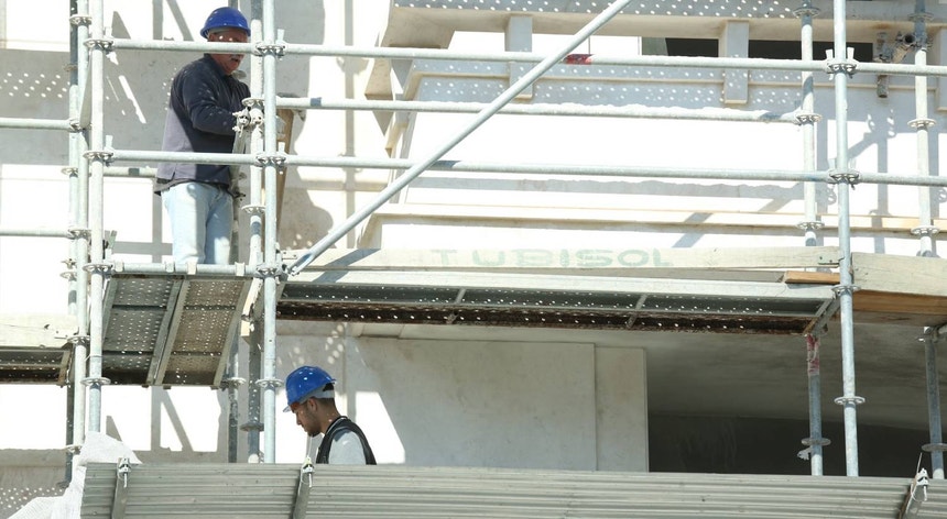 Habitação. Ministro diz que falta mão-de-obra em Portugal para construir