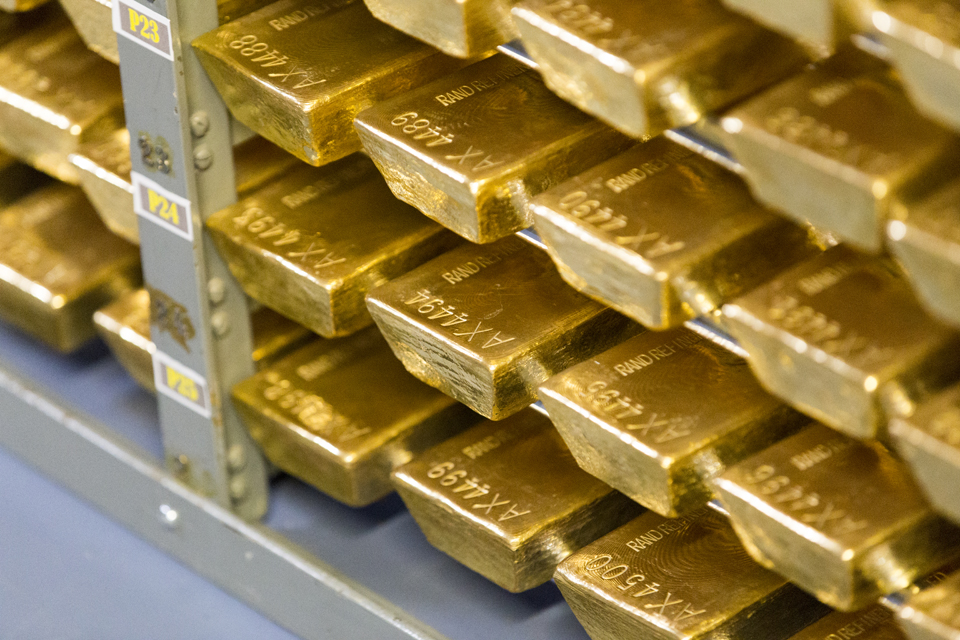 Ouro e prata utrapassam novos recordes de preço