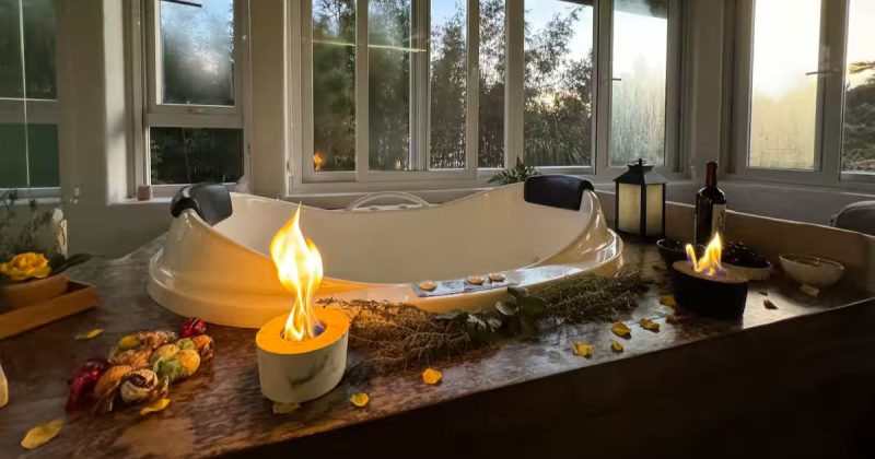 Suíte conta conta banheiro projetado para duas pessoas - Reprodução/Kinza/ Airbnb/ ND Mais