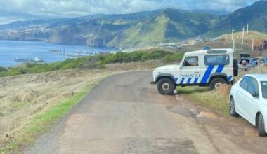 Excesso de veículos causa constrangimentos na Ponta do Rosto, Caniçal, com autocarro bloqueado