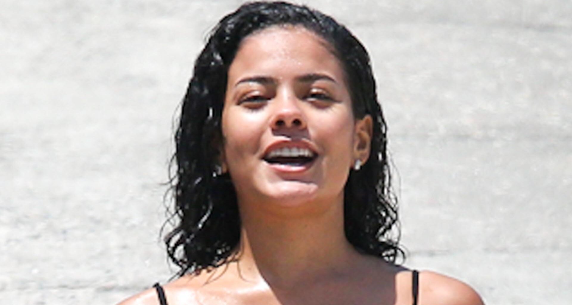 Bella Campos renova o bronzeado na praia - Foto: Dilson Silva / AgNews