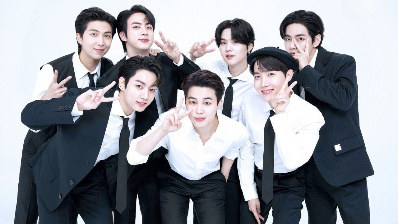 Integrantes do BTS para a BTS FESTA 2022