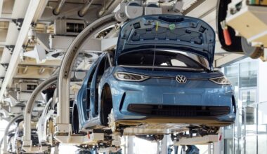Volkswagen abranda produção de elétricos na Europa apesar de liderar vendas