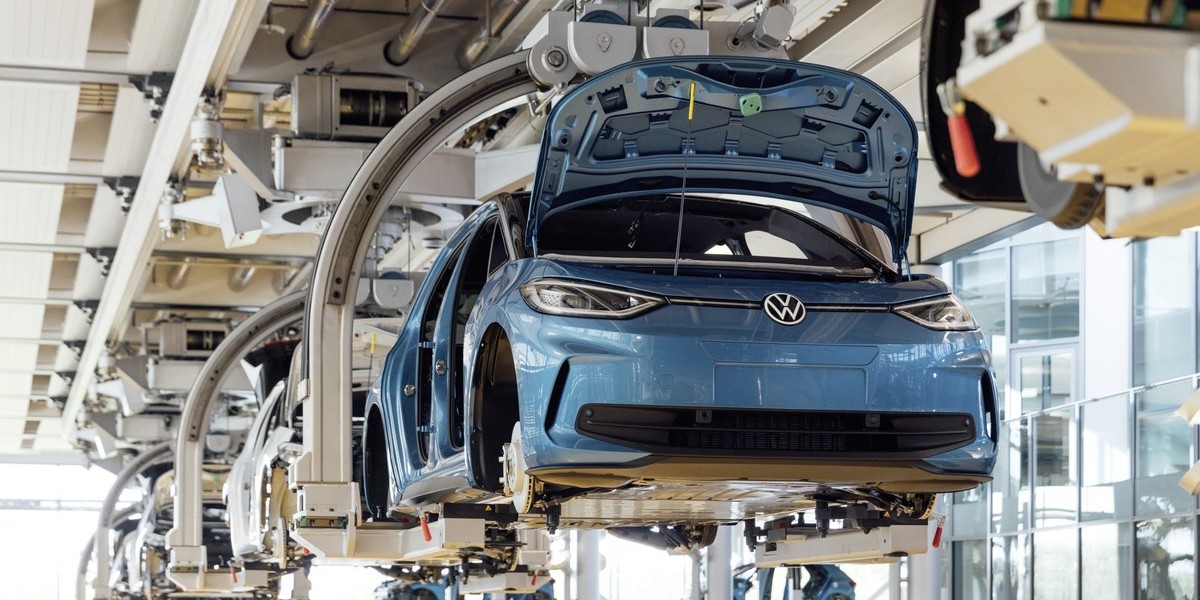 Volkswagen abranda produção de elétricos na Europa apesar de liderar vendas