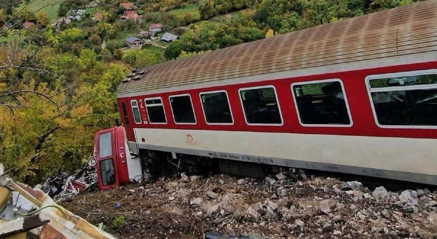 Comboios colidem na Eslováquia