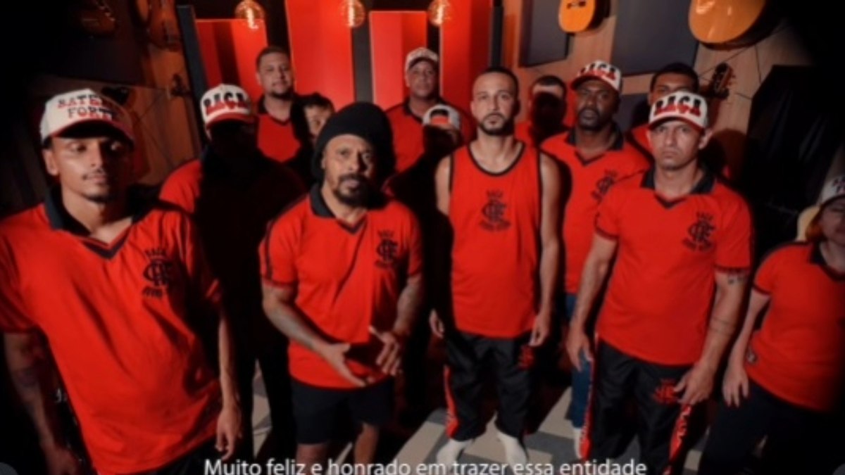 Ex-Rappa faz música com organizada do Flamengo citando VAR e juiz