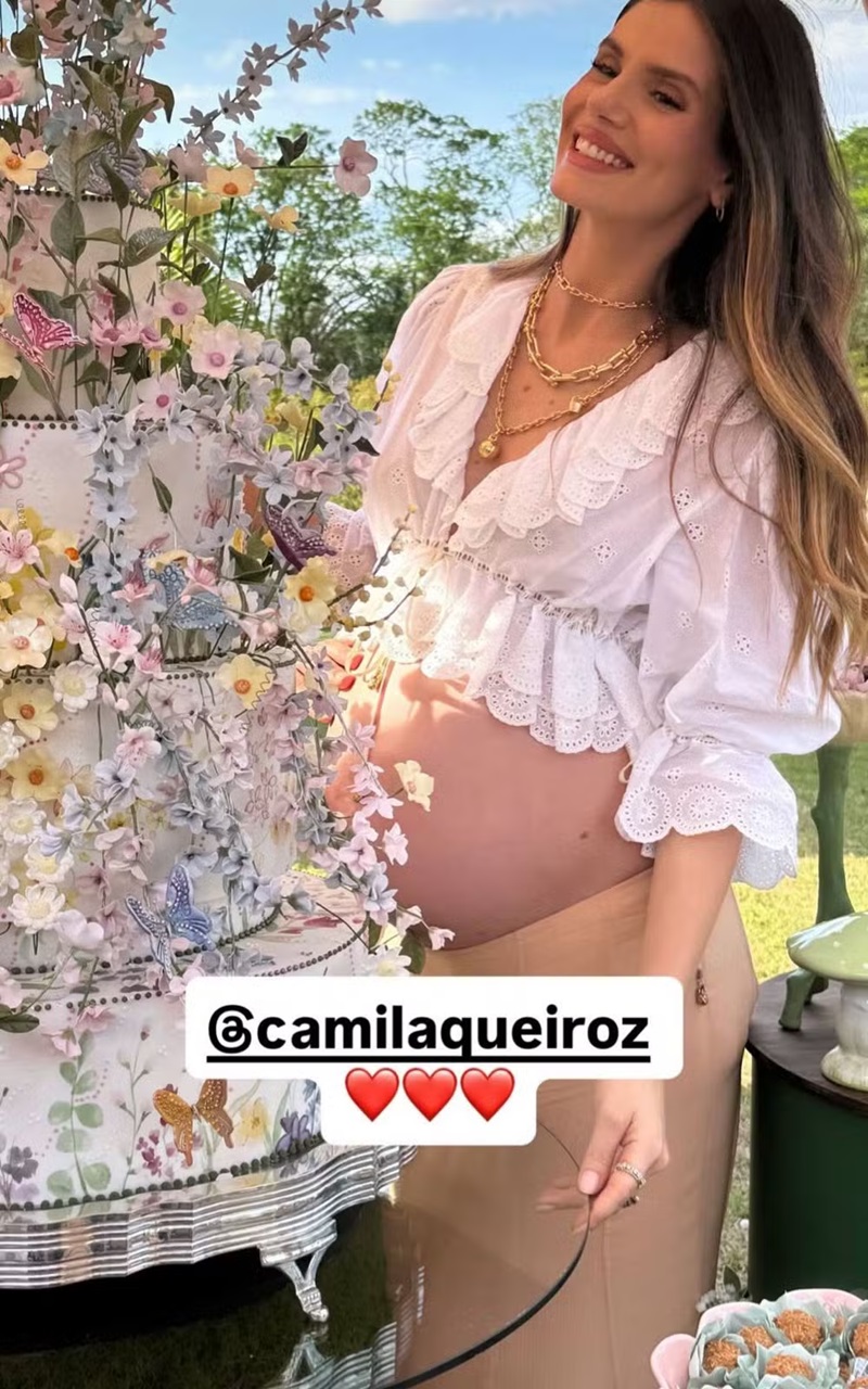 Camila Queiroz — Foto: Reprodução/Instagram @camilaqueiroz