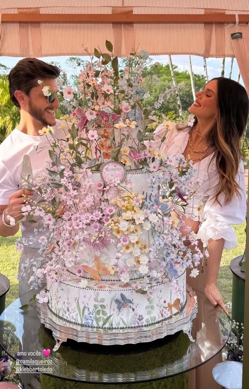 Camila Queiroz e Klebber Toledo — Foto: Reprodução/Instagram @camilaqueiroz