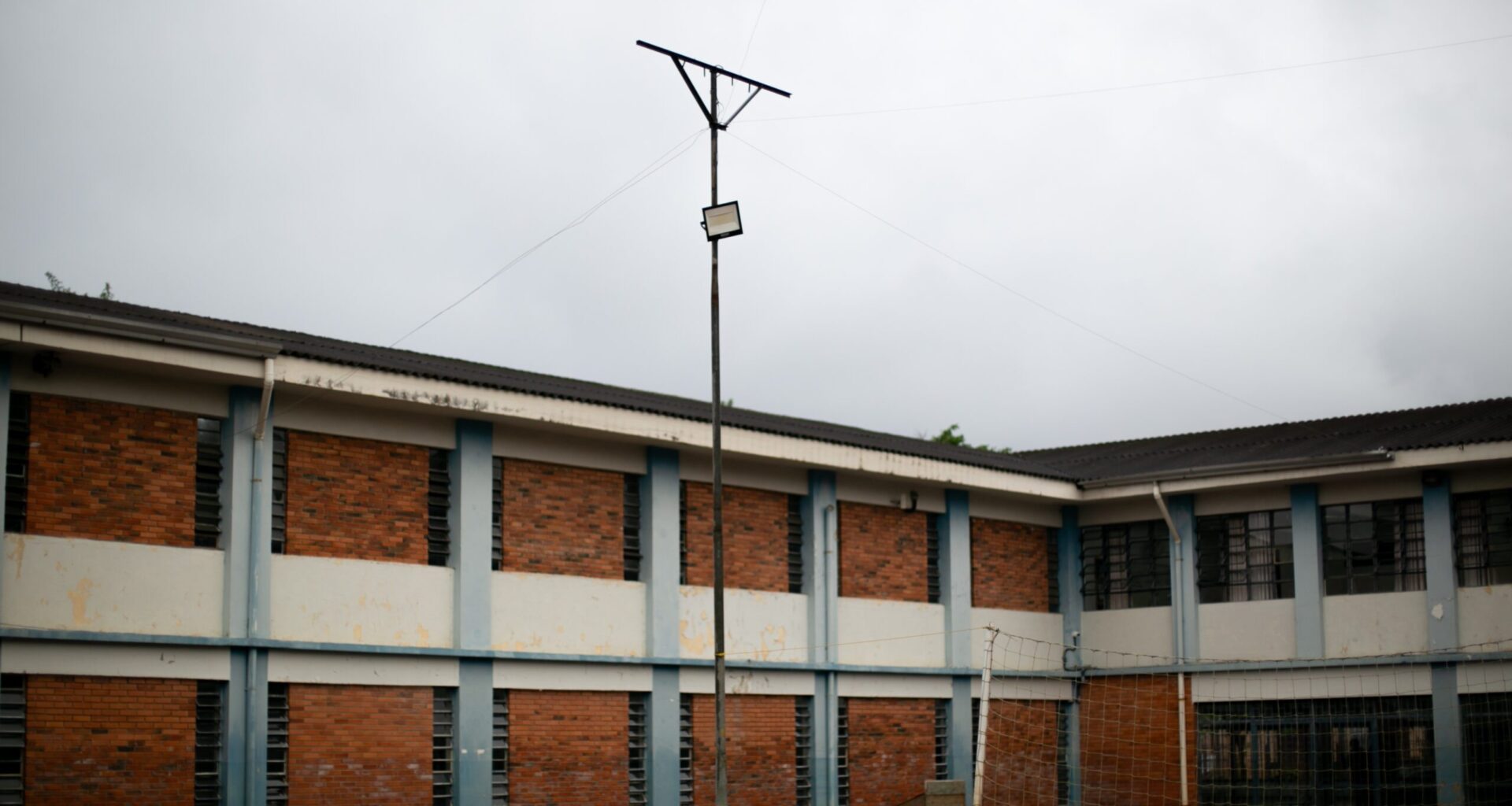 Alunos do Colégio Cândido José de Godói irão autografar obra na Feira do Livro