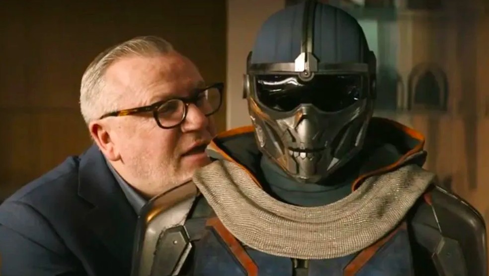 Ray Winstone em cena de Viúva Negra (2021) — Foto: Reprodução