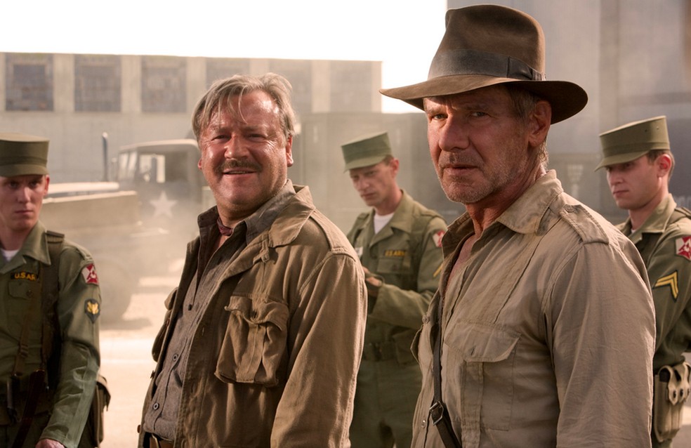 Ray Winstone e Harrison Ford em cena de Indiana Jones e o Reino da Caveira de Cristal (2008) — Foto: Reprodução
