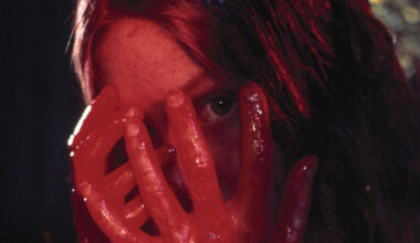 Mike Flanagan anuncia o término das filmagens de 'Carrie, a Estranha'; Veja a foto!