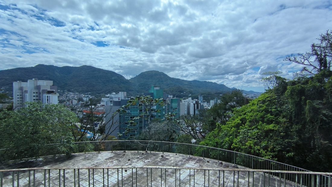 Vista panorâmica do centro de Jaraguá do Sul a partir da Casa Redonda da família Kohlbach