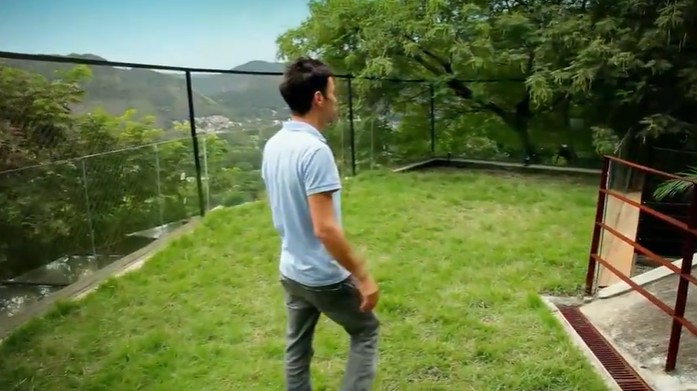 Área externa da casa de Caio Blat no Rio — Foto: Reprodução/GNT