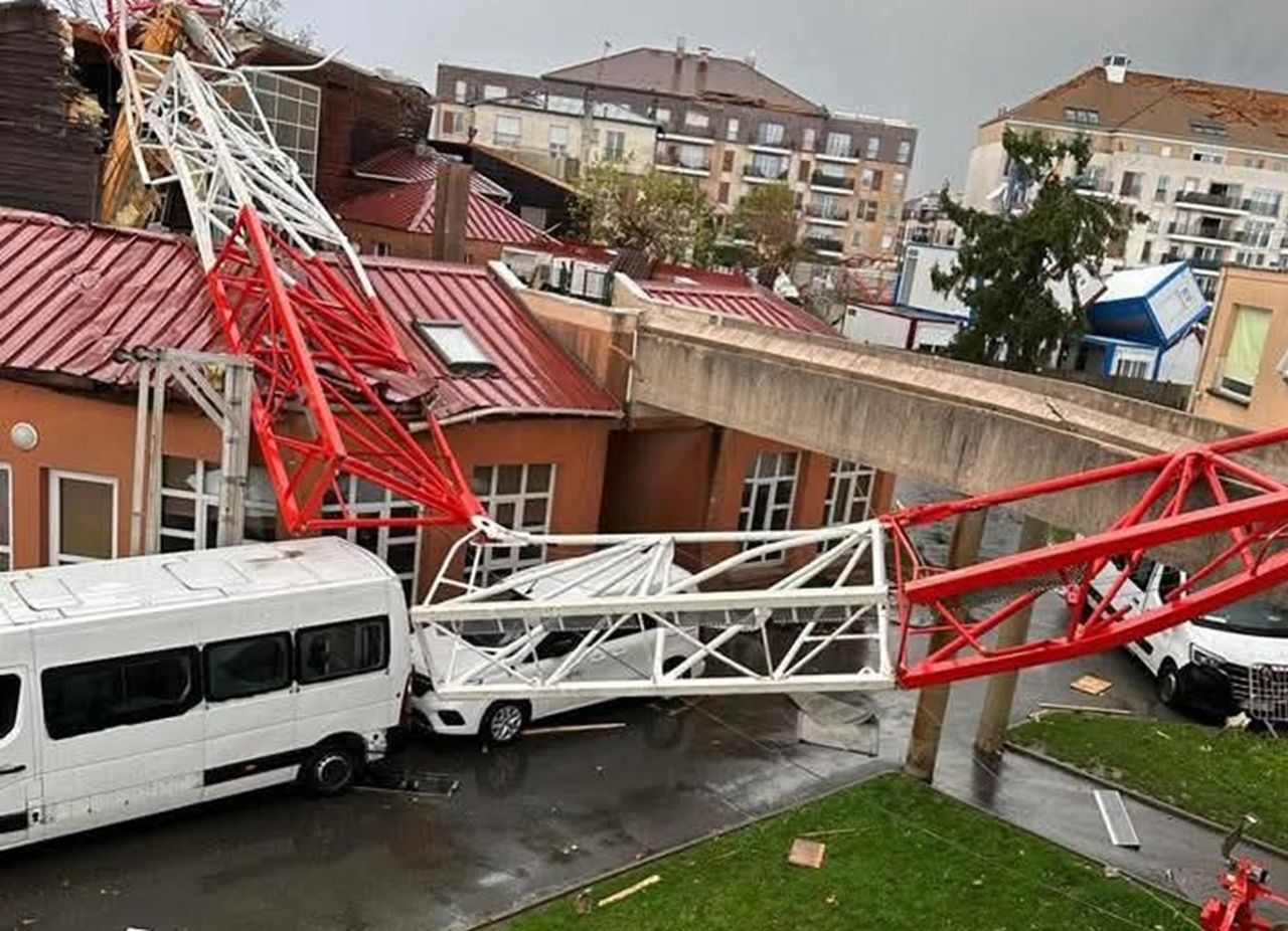catástrofe a 20 quilómetros de Paris, tornado mata pelo menos uma pessoa e fere oito; danos consideráveis