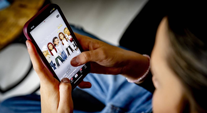 Depressão e desconcentração. Dinamarca quer vedar redes sociais a menores de 15 anos