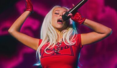 Christina Aguilera gravou visuais 'picantes' em clube de strip para novo projeto, diz site
