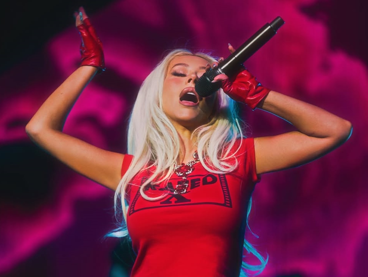 Christina Aguilera gravou visuais 'picantes' em clube de strip para novo projeto, diz site