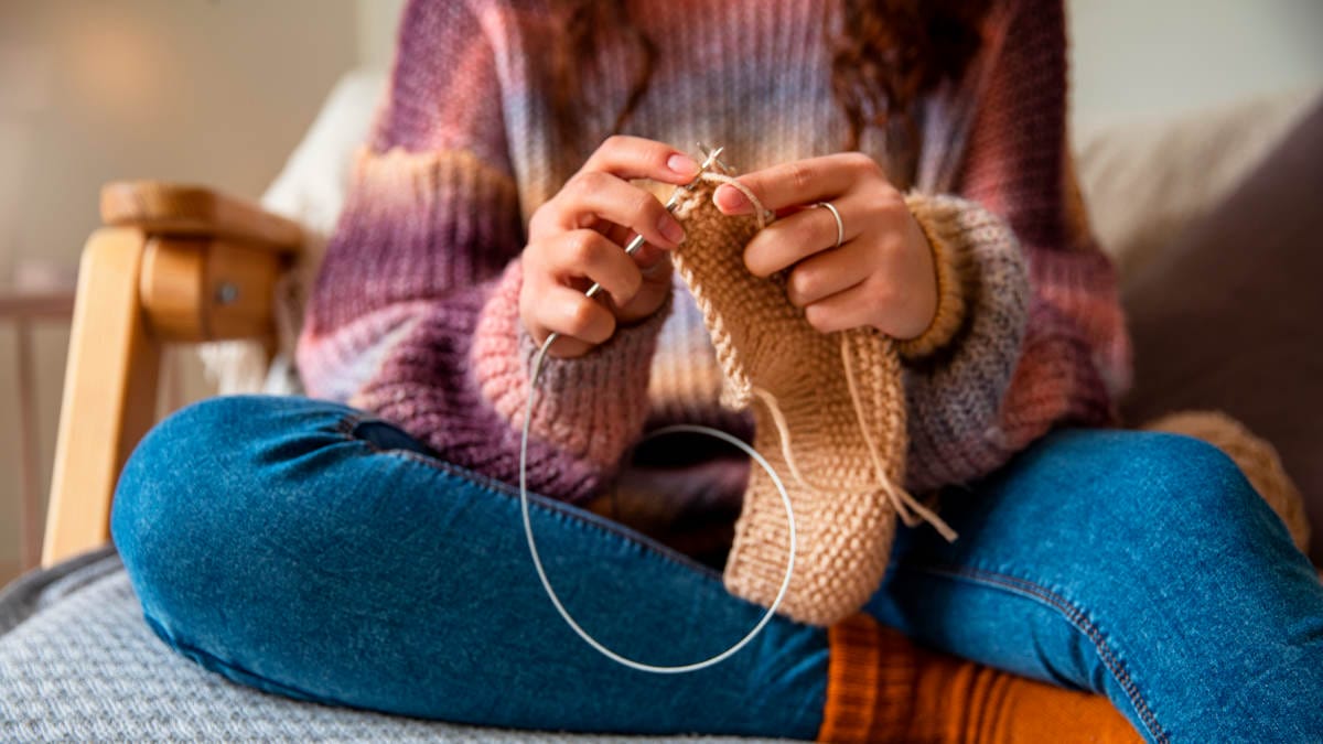 Cérebro preguiçoso? O antídoto não está na tela, está nas suas mãos