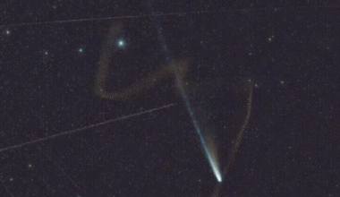 Fotógrafo captura encontro raro entre cometa e estrela cadente no céu da Itália; vídeo