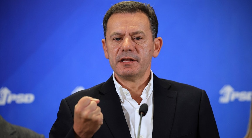 PSD passa a liderar poder local e Montenegro equipara-se a Cavaco Silva