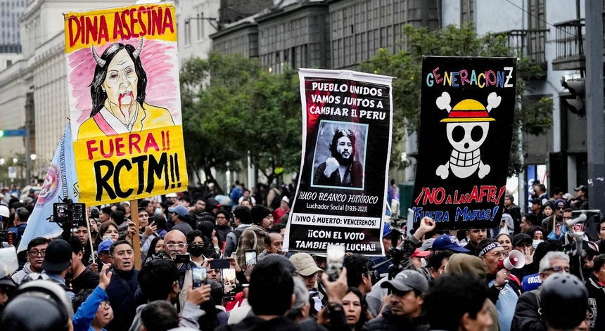 Parlamento peruano destitui presidente Dina Boluarte