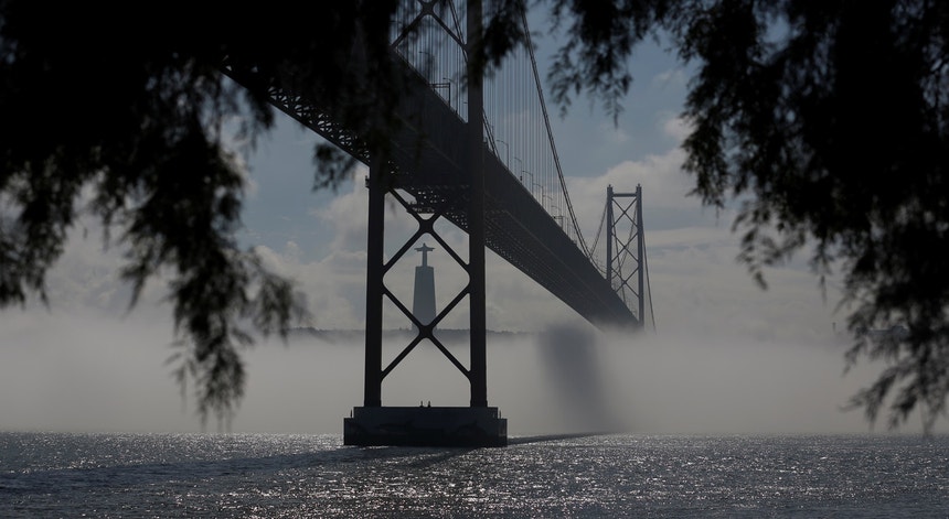 PSP deteve ativista que colocou bandeira da Palestina no cimo da Ponte 25 de Abril
