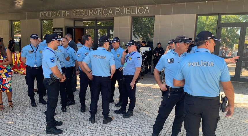 Polícias saem à rua contra "desinteresse do Governo pelos problemas dos profissionais"